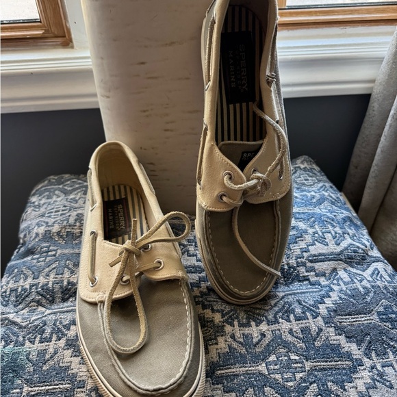 Sperry Tan Boat Shoes with Moccasin Stitching and Rubber Sole - Picture 1 of 6